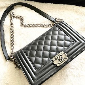 Vintage Classic Chanel crossover bag